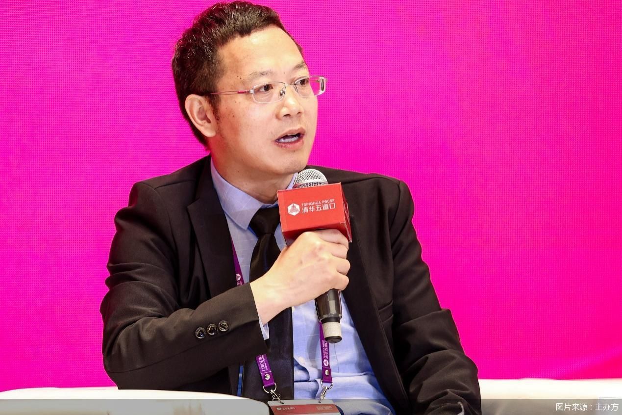 2025五道口金融论坛｜莫万贵谈AI风险，金融机构过度依赖几家科技公司，要避免羊群效应