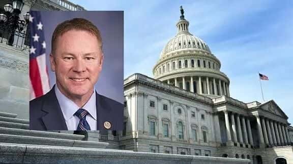 2025机构囤币内幕：美国战略储备32万枚比特币引爆市场